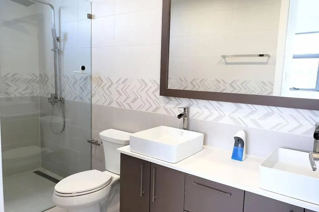 2B/R Parkhurst Paradise With Infinity Edge Rooftop Pool Kingston 0*,
